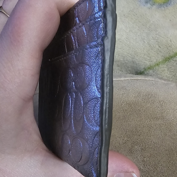 Embossed Silver Card Holder - Picture 3 of 4